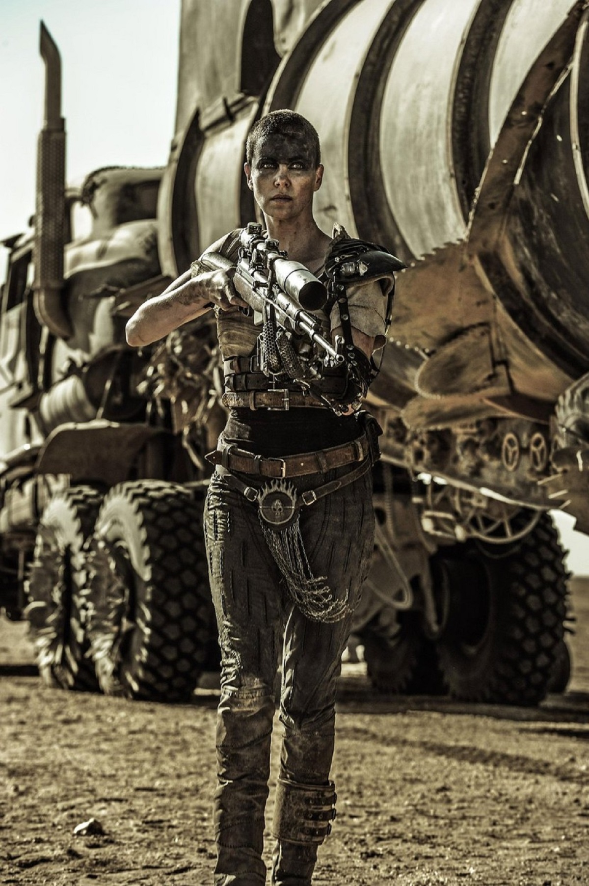 Charlize Theron pe platourile de filmare ale producției Mad Max Fury Road