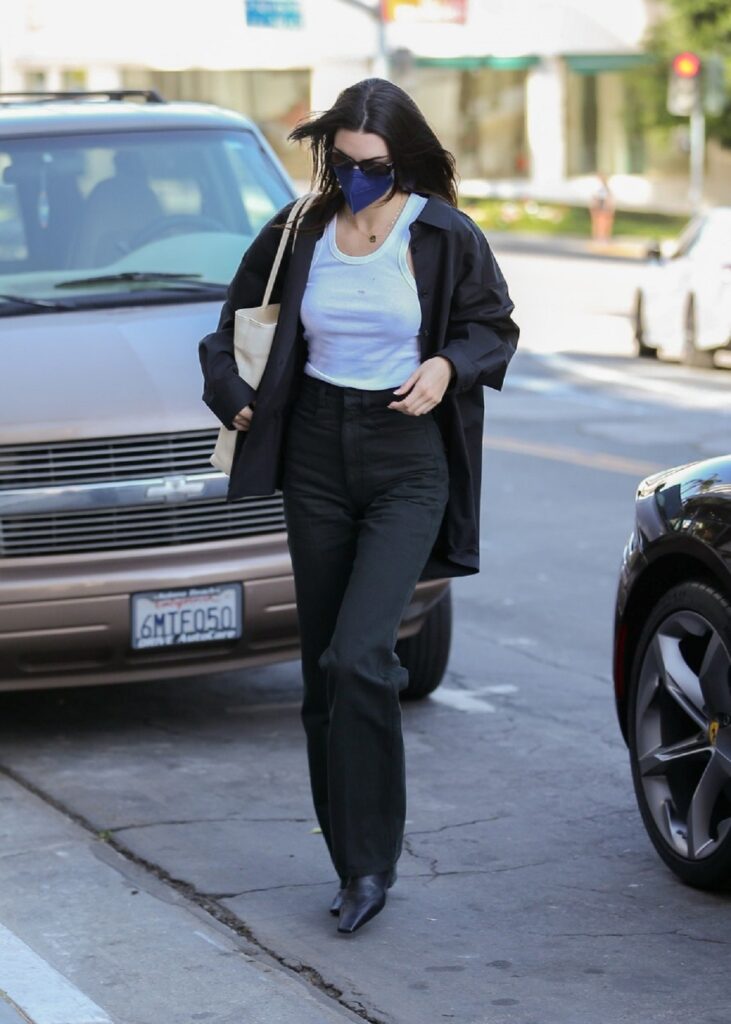 Kendall Jenner, într-o ținută casual la o întâlnire din Los Angeles