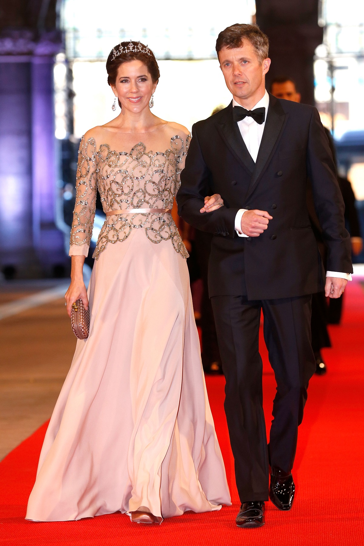 Prințesa Mary și Prințul Frederik în ținute elegante la un eveniment oficial din Danemarca din anul 2013