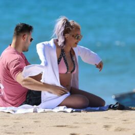 Britney Spears, la plajă cu iubitul ei, pe nisip