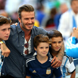 David Beckham, pe terenul de fotbal, alături de băieții lui