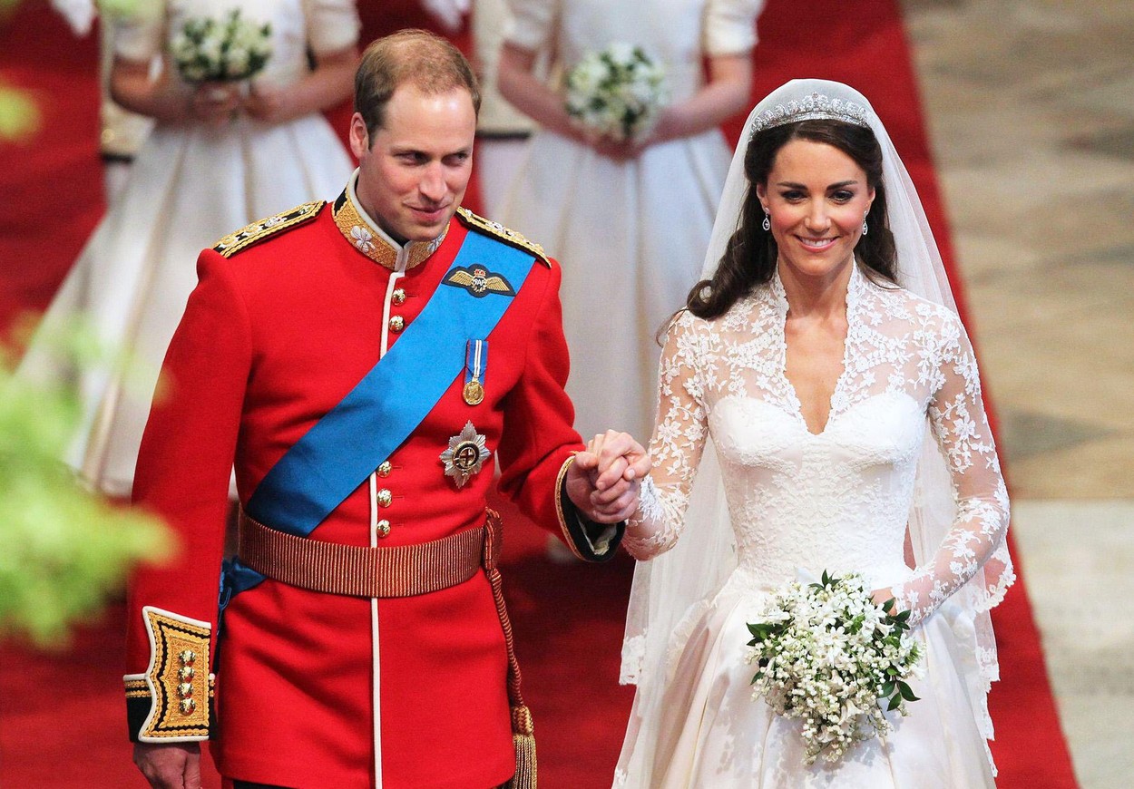 Ripen court Plain Prințul William i-a promis lui Kate Middleton că nu va trebui să renunțe la  familia ei după căsătorie. Ducii de Cambridge au acum o familie fericită -  CaTine.ro