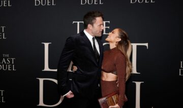 Jennifer Lopez și Ben Affleck, la premiera Last Duel, fericiți