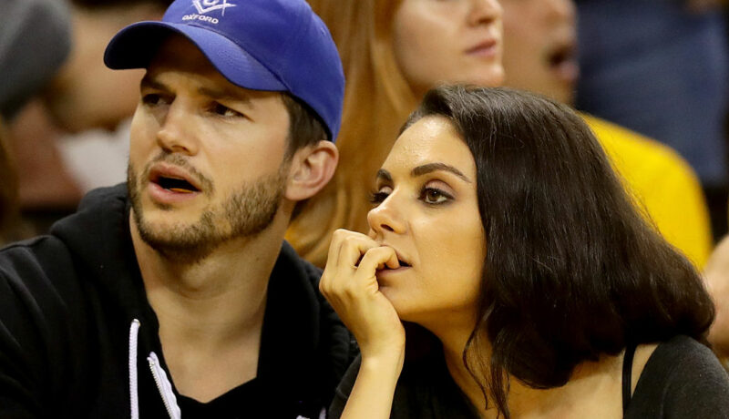 Mila Kunis și Ashton Kutcher, îmbrăcați casual, la un eveniment sportiv