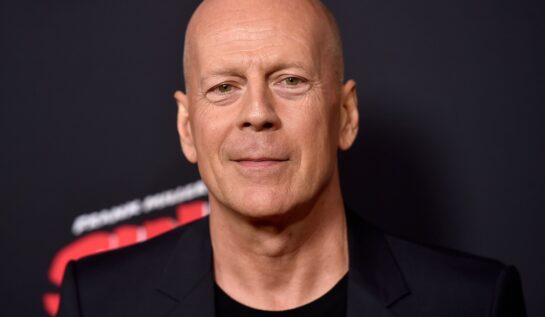 Bruce Willis care a fost diagnosticat cu afazia pe covorul roșu în anul 2020