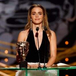 Emma Watson pe scenă la premiile BAFTA 2022