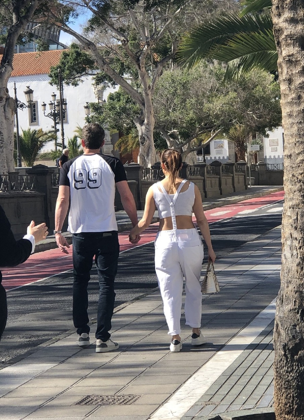 Ben Affleck de mână cu Jennifer Lopez pe străzile din Spania