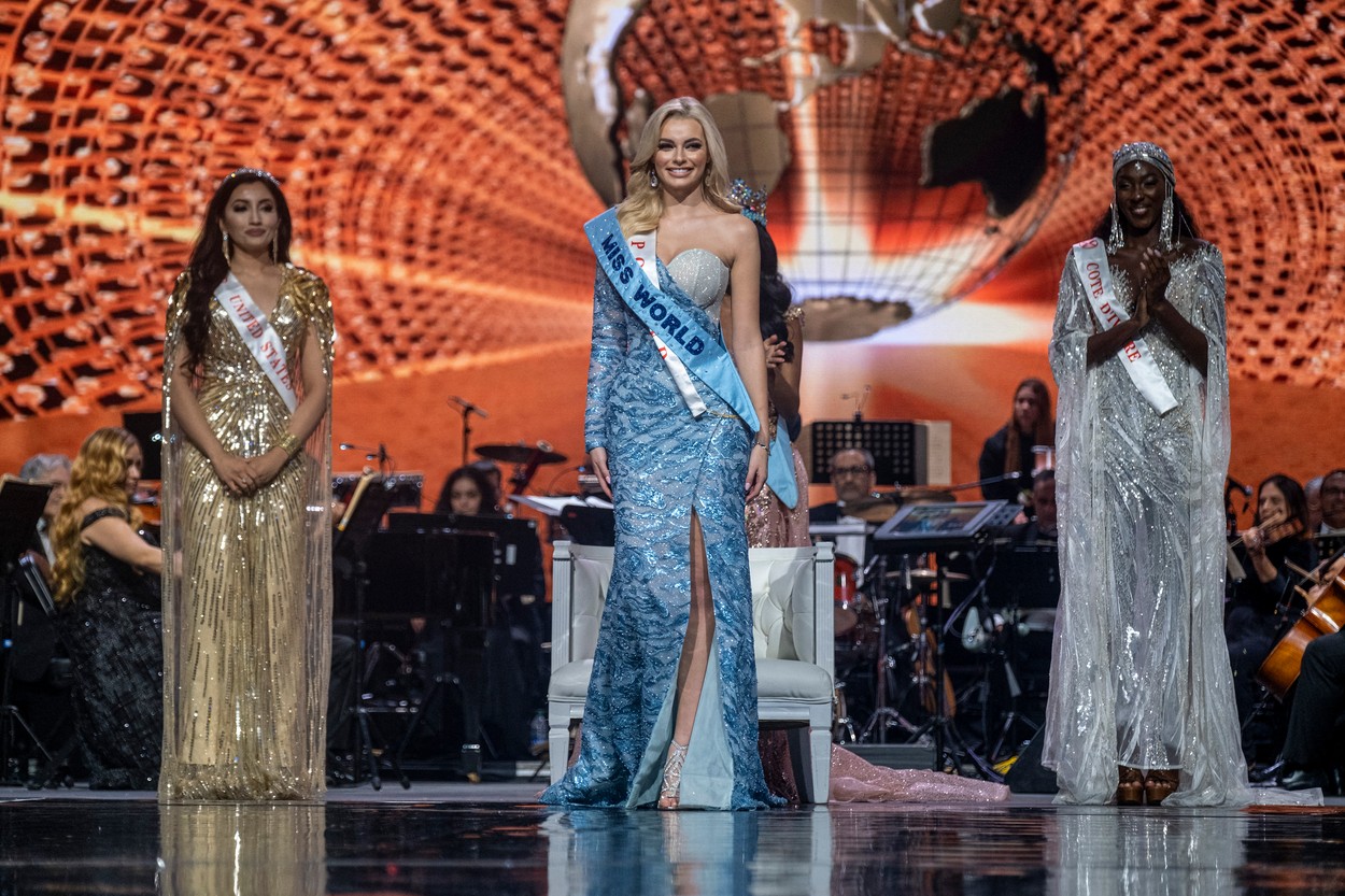 Karolina Bielawska, pe scena Miss World 2022, alături de locurile 2 și 3