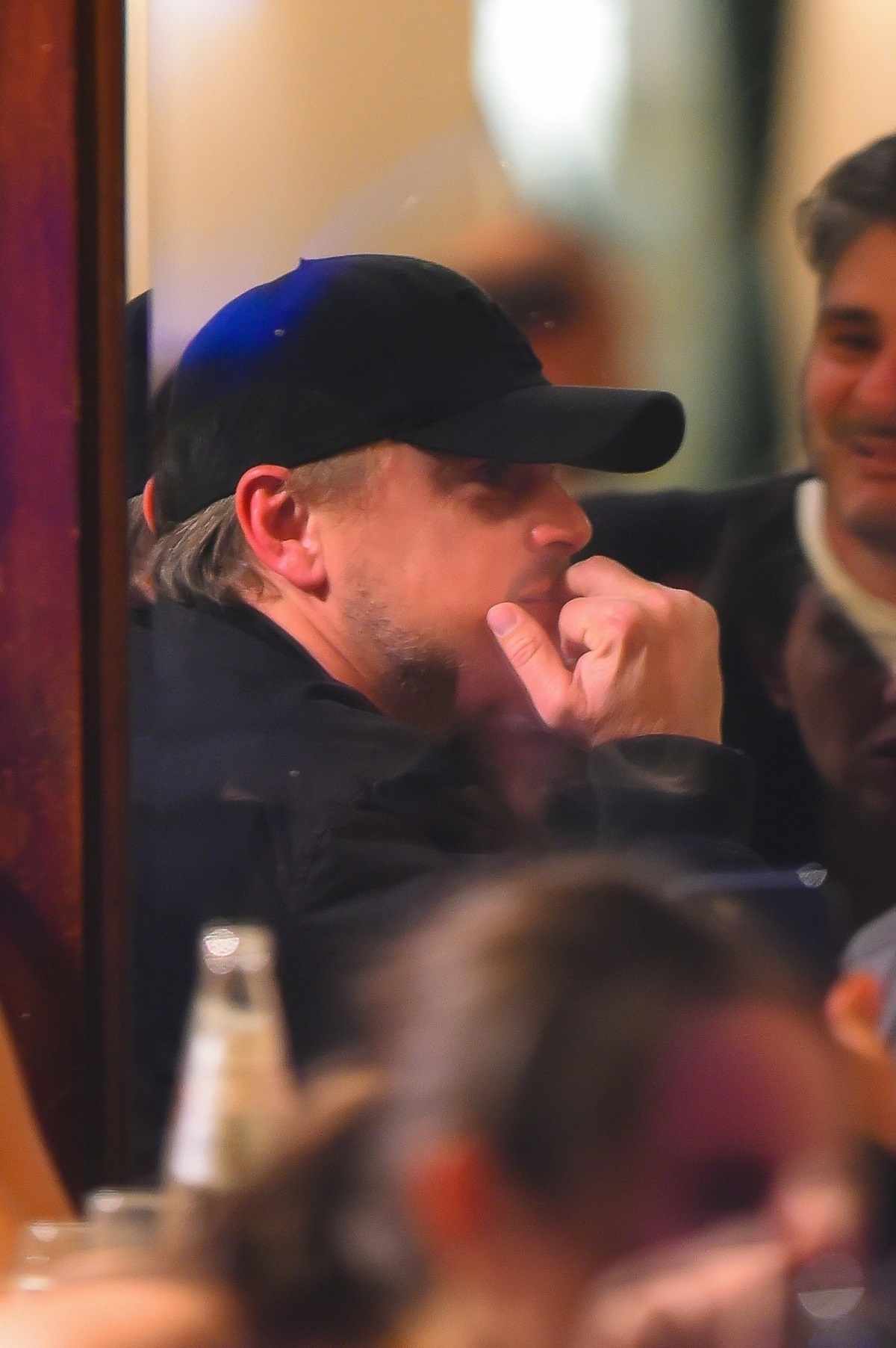 Laonardo DiCaprio la un restaurant de lux din New York alături de prieteni și iubita sa, Camila Morrone