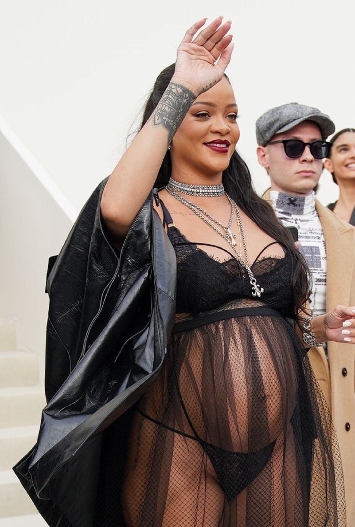 Rihanna a purtat o rochie transparentă din voal