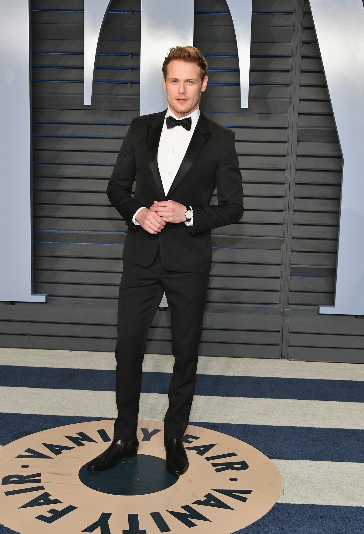 Sam Heughan îmbrăcat la costum negru la Gala Premiilor Oscar îîn 2018