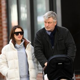 Alec Baldwin, la plimbare cu soția sa și cu bebelușul lor