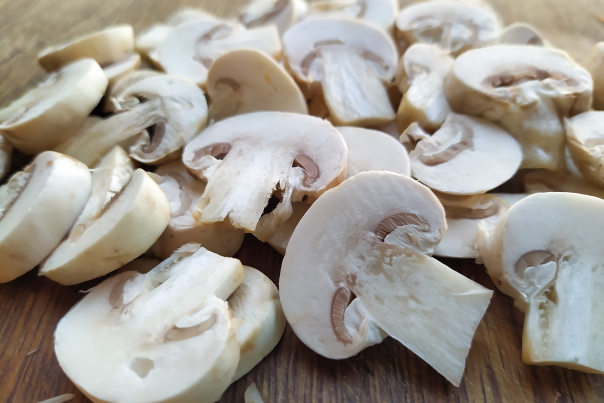 Ciuperci champignon albe, feliate