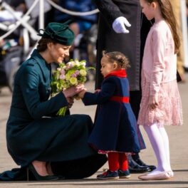 Ducesa Kate a primit flori de la o fetiță de numai 20 de luni