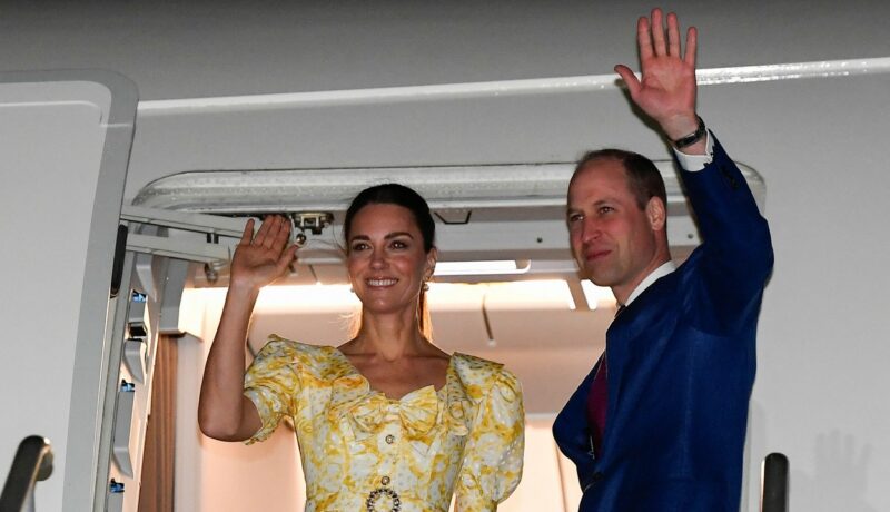 Cum stau în avion Ducii de Cambridge atunci când călătoresc. Imaginile cu Prințul William și Kate Middleton au fost apreciate de fani
