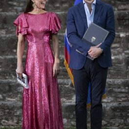 Ducii de Cambridge, îmbrăcați elegant, la Palatul Cerului din Belize
