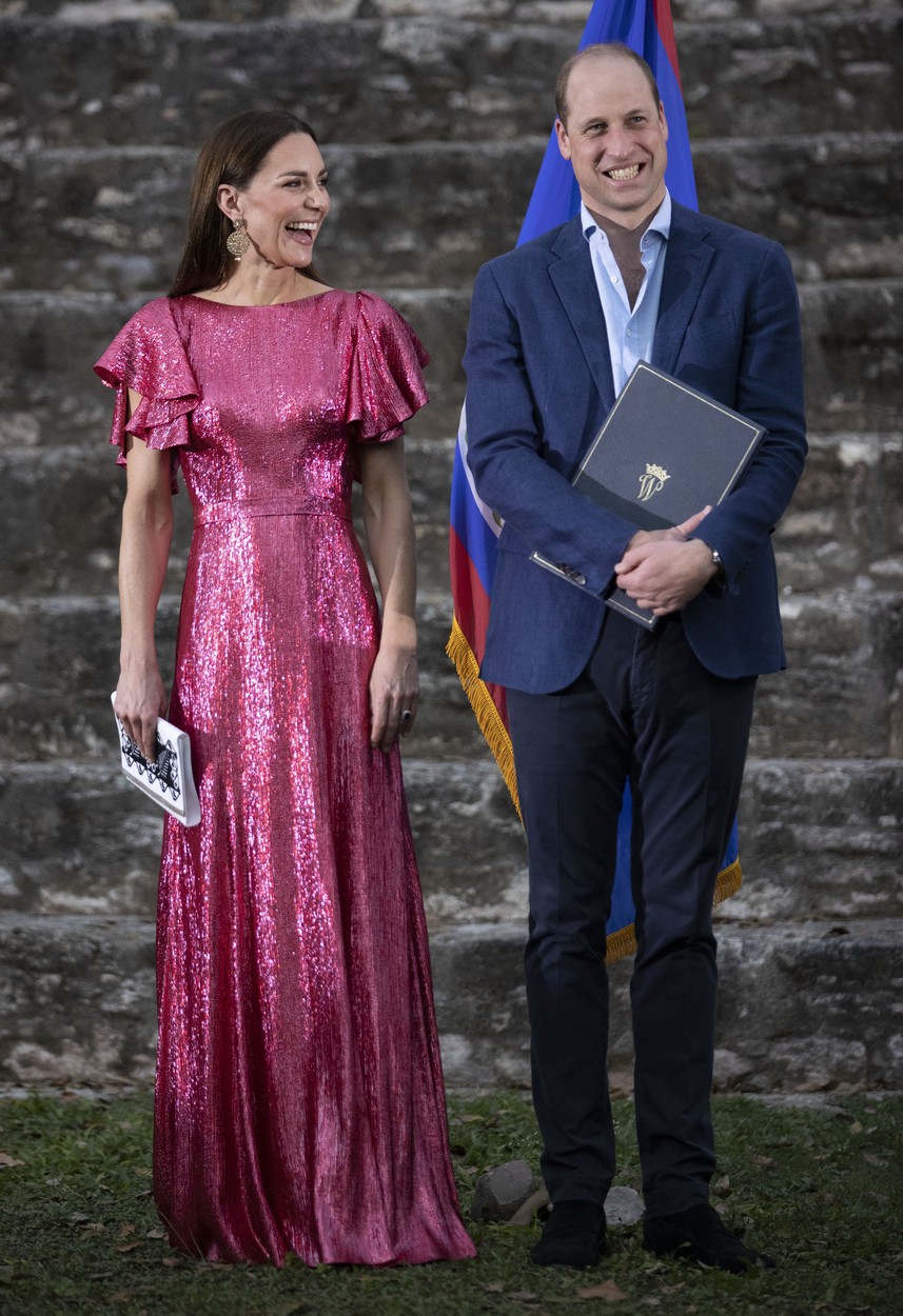Ducii de Cambridge, îmbrăcați elegant, la Palatul Cerului din Belize