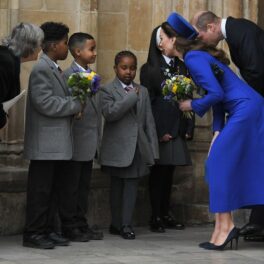 Ducii de Cambridge salută mai mulți copii de la Westminster Abbey, de Ziua Commenwelth-ului