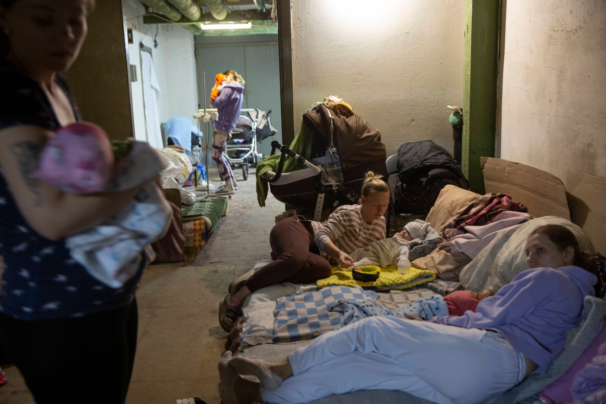 Imagine dintr-un spital din Ucraina, în timp ce copiii stau în paturi