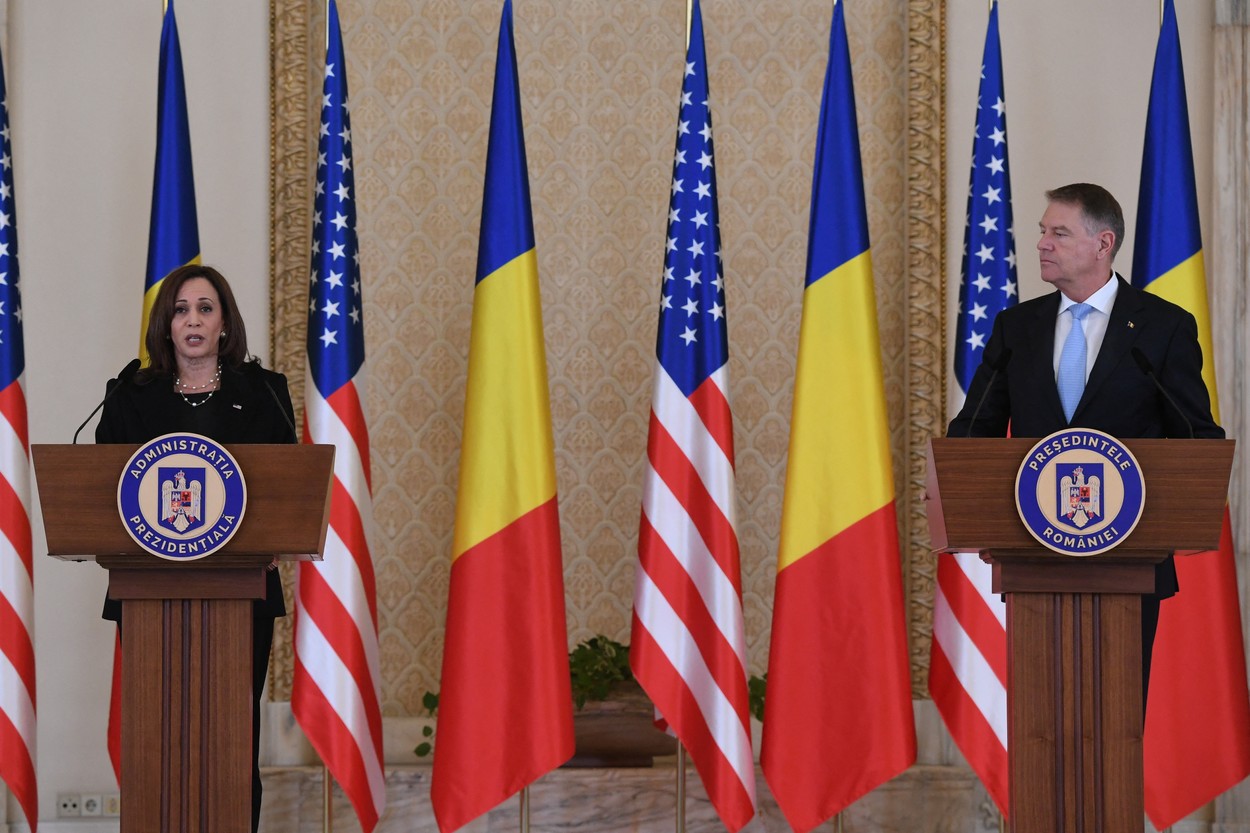 Kamala Harris, la pupitrul Administrației Prezidențiale din România, alături de Klaus Iohannis