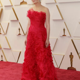 Kristen Dunst la Premiile Oscar 2022, într-o rochie roșie