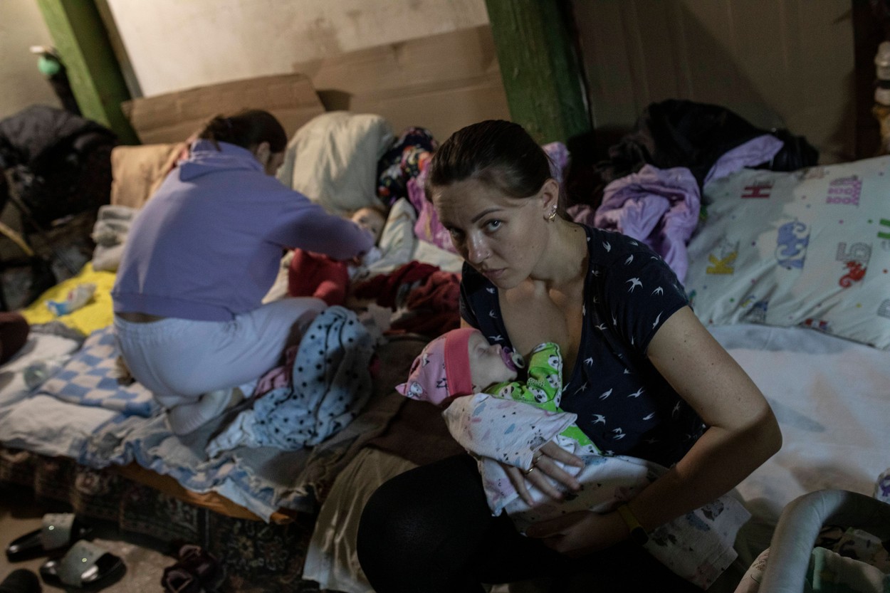 Mame cu copii în brațe, în subsolul unui spital din Ucraina