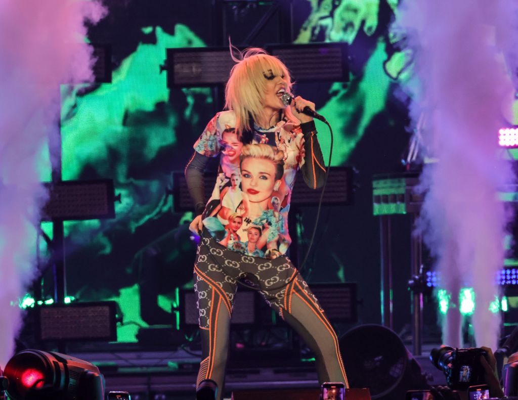 Miley Cyrus, pe scena Super Bowl, în concert