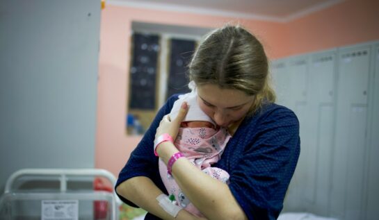 Cum luptă copiii din Ucraina pentru supraviețuire în timpul invaziei ruse. Imagini din spitalele de pediatrie