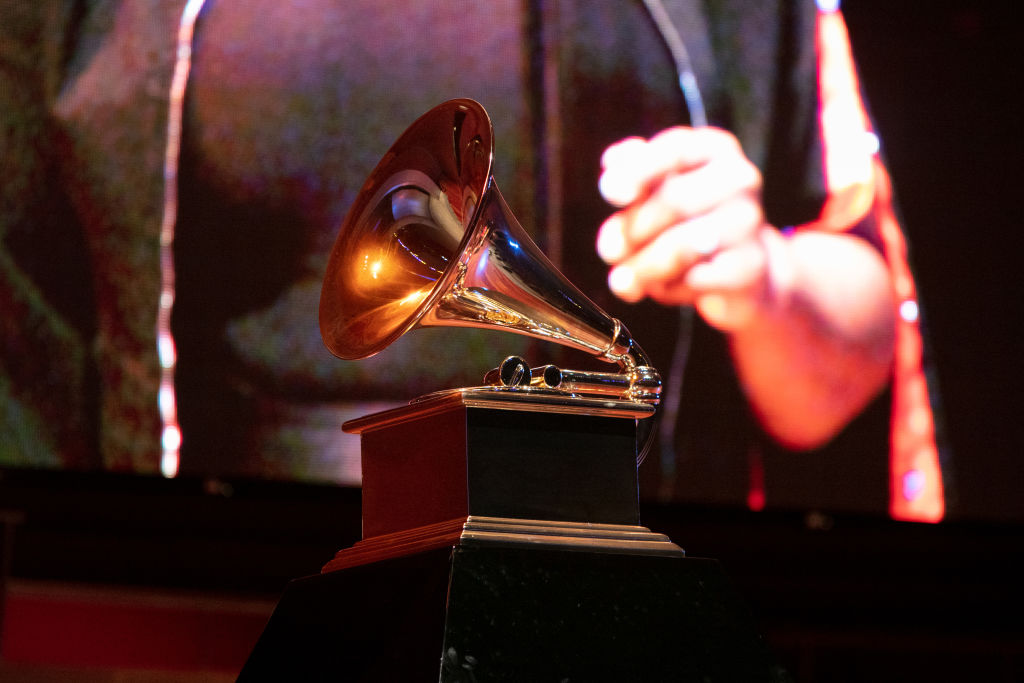Imagini cu trofeul de la Premiile Grammy