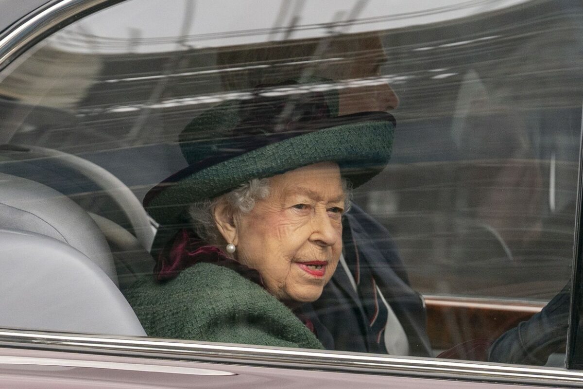 Regina Elisabeta, în ținută verde, la slujba de comemorare în memoria Prințului Philip