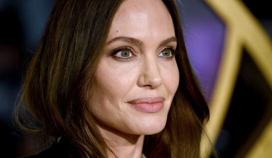 Angelina Jolie a purtat o rochie elegantă. Actrița a fost surprinsă de fotografi în Roma