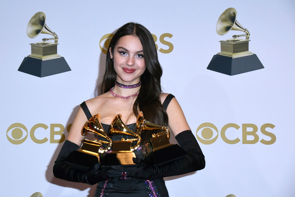 Olivia Rodrigo, cu premiile de la Grammy în mână