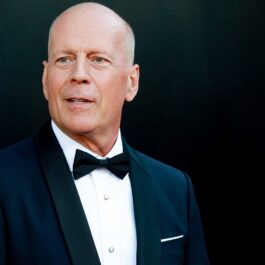 Bruce Willis, la costum, înainte să fie diagnosticat cu afazie