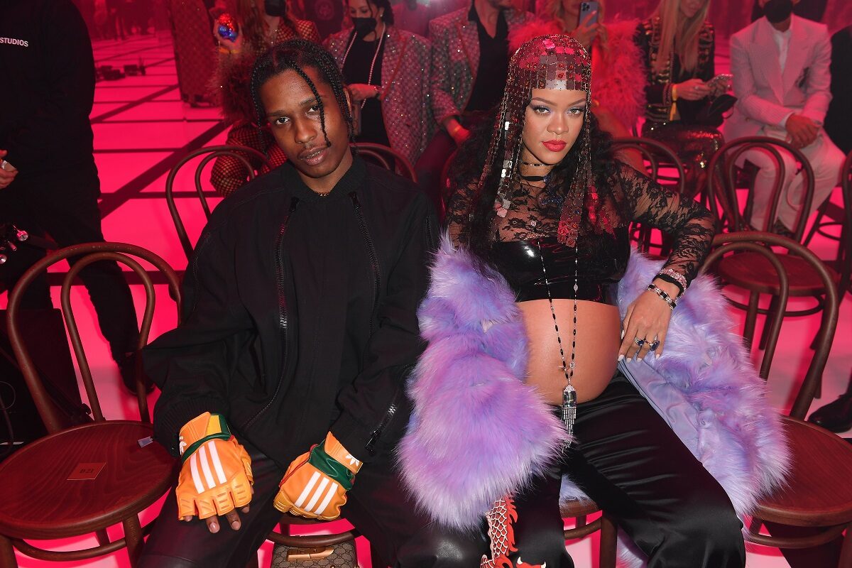 Rihanna alături de iubitul său, A$AP Rocky în timpul unui show de modă Gucci