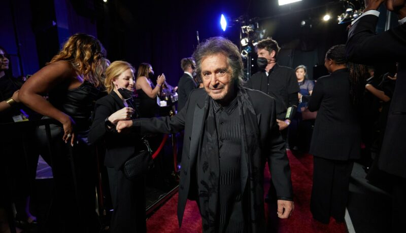 Al Pacino, la gala premiilor oscar 2022, într-un costum negru