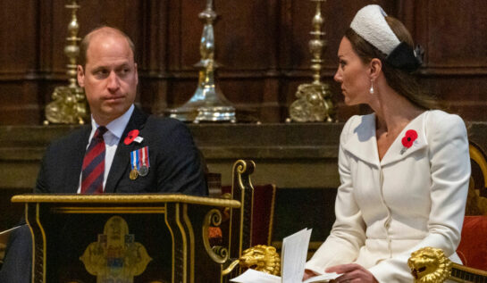 Ducii de Cambridge, așezați pe scaune, la Anzac Day