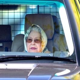 Regina Elisabeta a trecut prin clipe dificile în timp ce s-a aflat în scaunul pasagerului în mașina sa