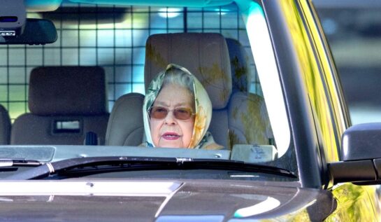 Regina Elisabeta a trecut prin clipe dificile. Mașina în care se afla aproape a fost implicată într-un incident în trafic