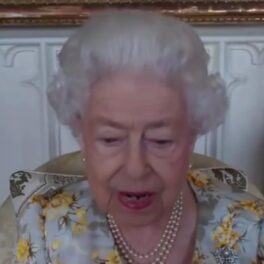Regina Elisabeta, cu zâmbetul pe buze când a văzut cum arată unitatea medicală care îi va purta numele