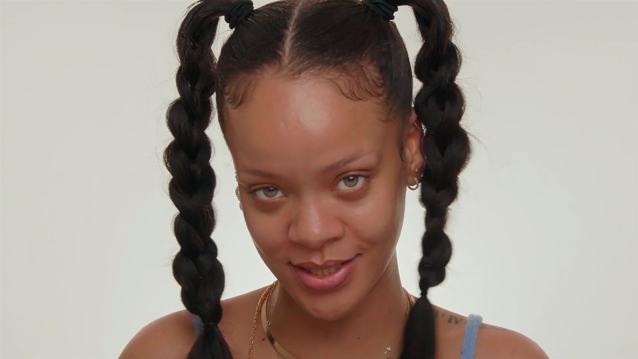 Rihanna, nemachiată, selfie