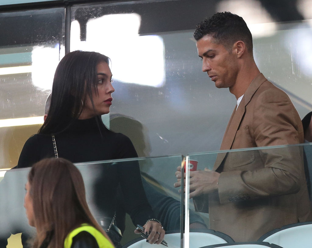 Ronaldo și Georgina, la un meci de fotbal, în tribune