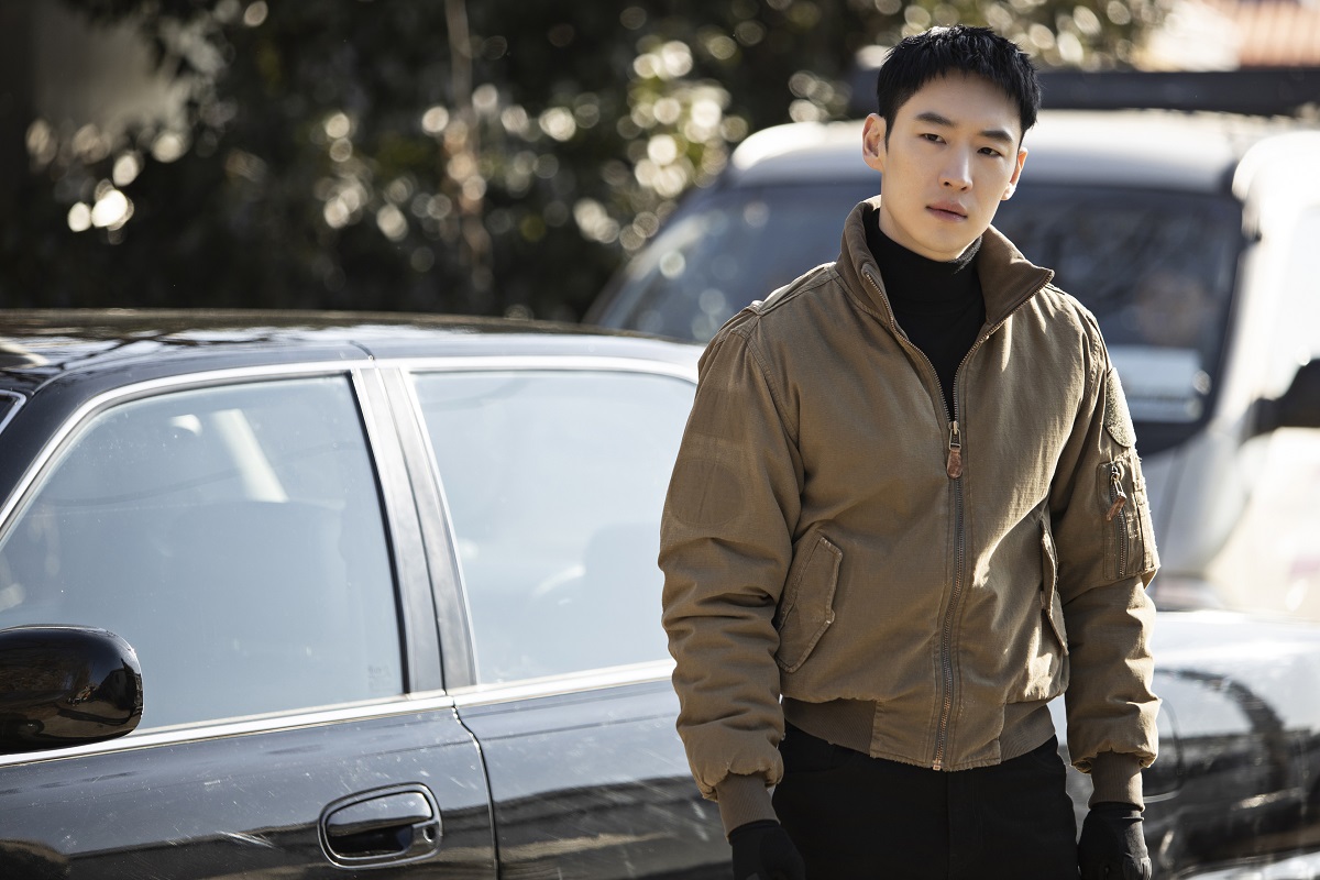Actorul Lee Je Hoon în rolul lui Kim Do Ki într-o scenă din Taxi Driver