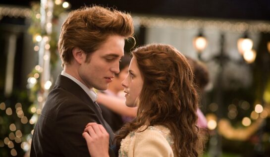 Robert Pattinson și Kristen Stewart în filmul Twilight