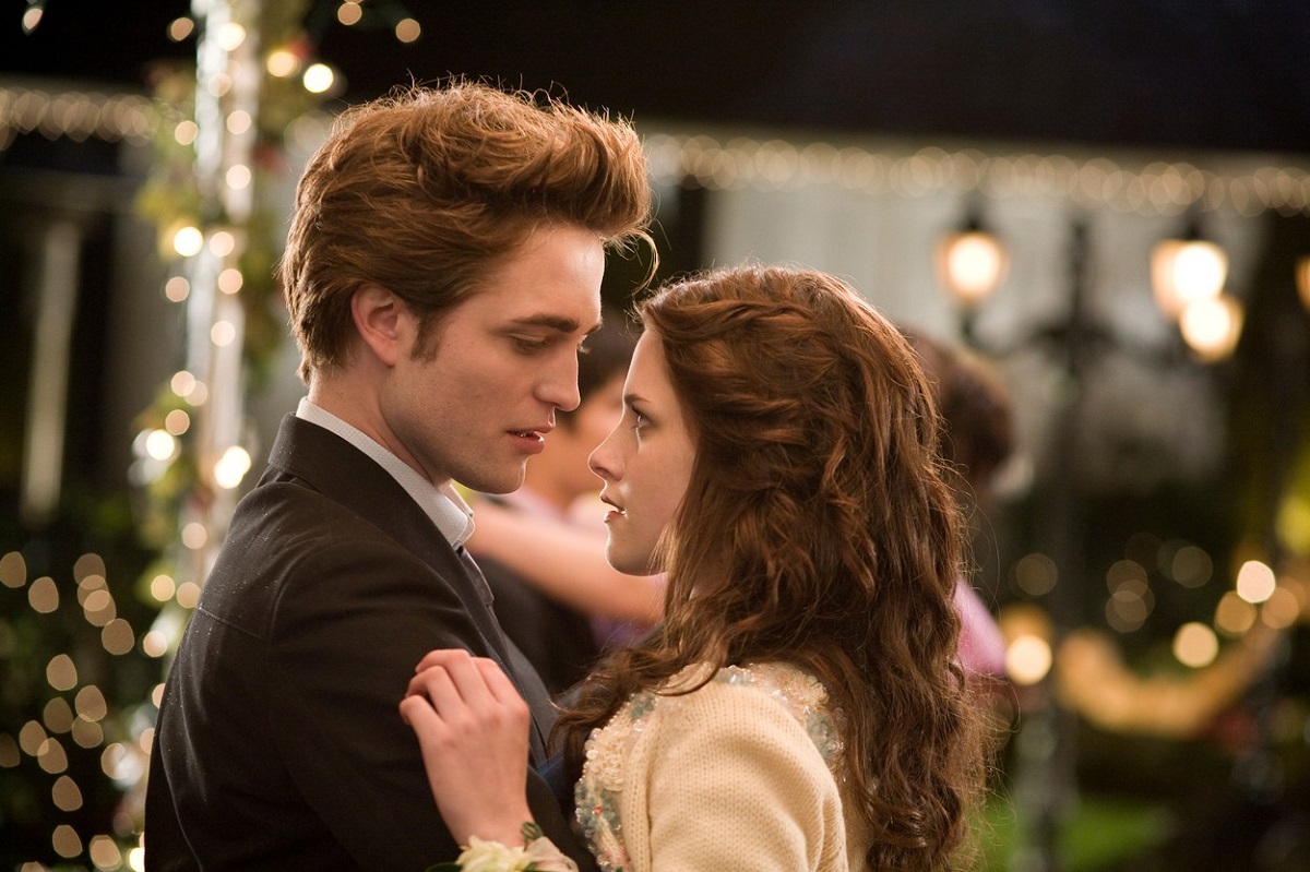 Robert Pattinson și Kristen Stewart în filmul Twilight