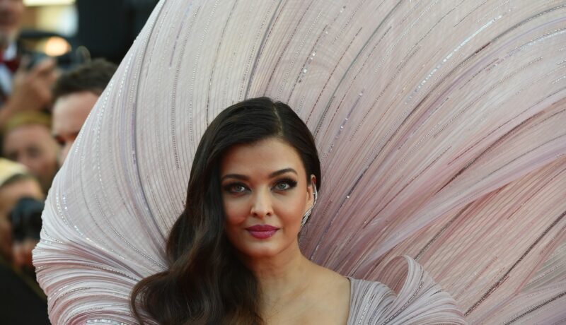 Aishwarya Rai, elegantă și machiată la Festivalul de Film de la Cannes 2022