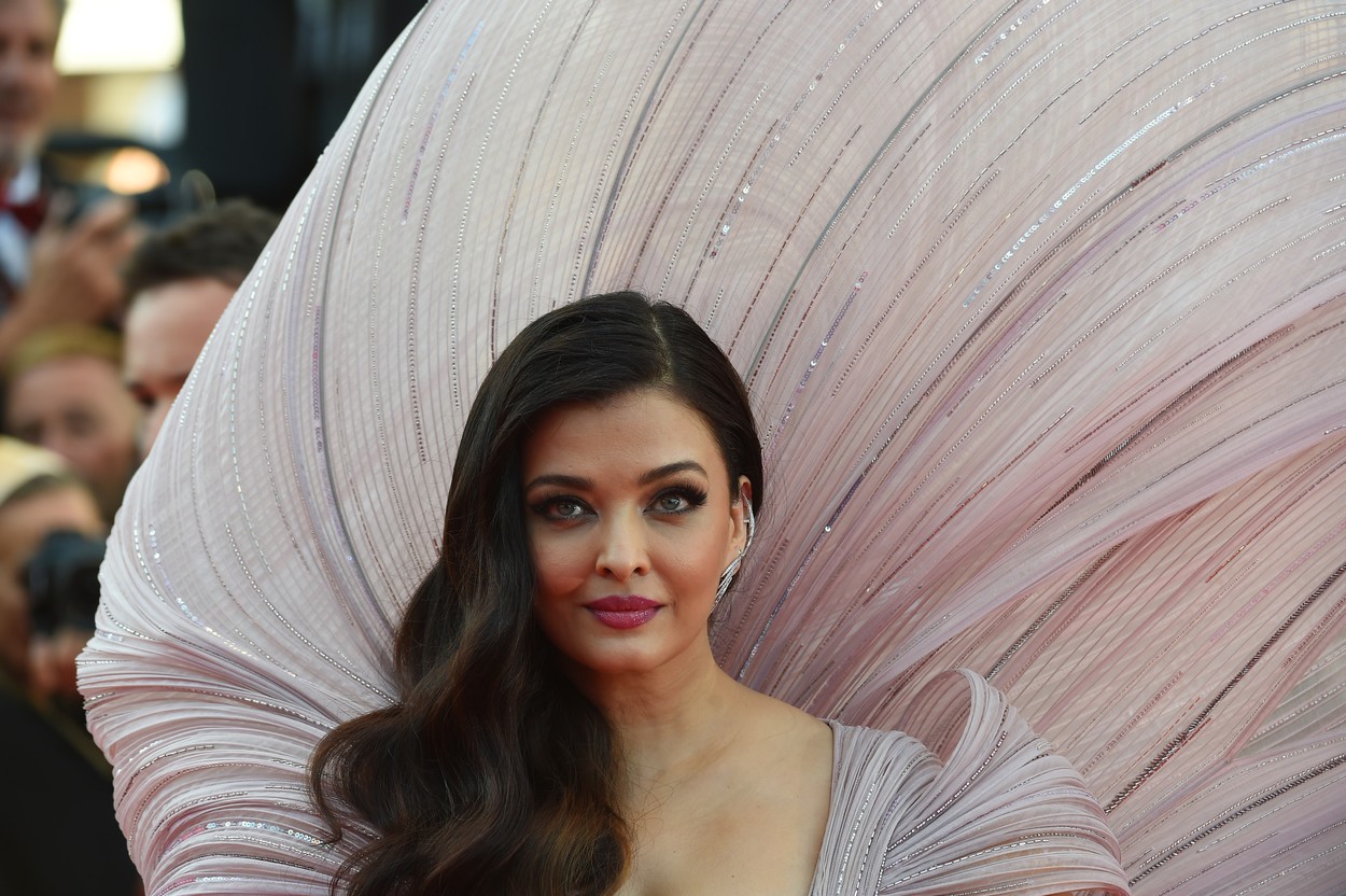 Aishwarya Rai, elegantă și machiată la Festivalul de Film de la Cannes 2022