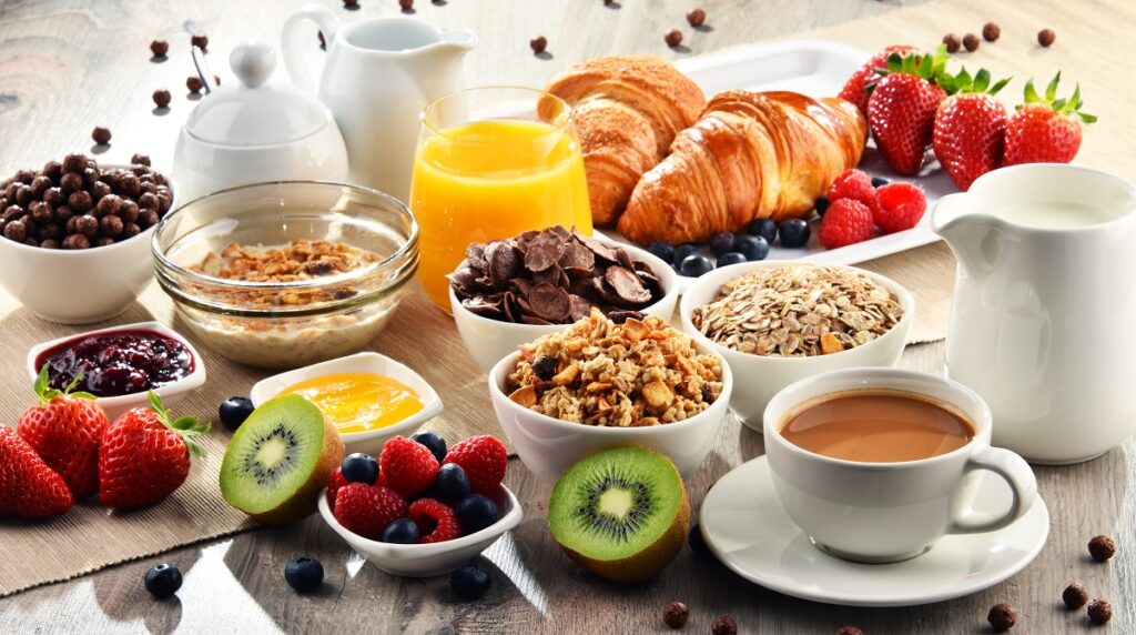 Alimente pe care e recomandat să le eviți la micul dejun. Ce spun nutriționiștii despre aceste produse