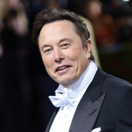 Elon Musk la costum la Met Gala 2019