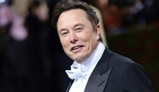 Elon Musk are o nouă iubită. Miliardarul a fost suprins în compania actriței Natasha Bassett