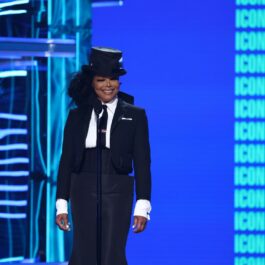 Janet Jackson, într-o ținută neagră, la Billboard Music Awards 2022